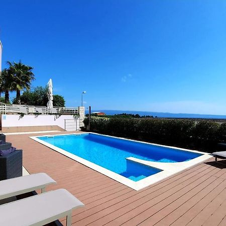 Sea View- Spacious Apartment With Shared Pool Split Exterior photo