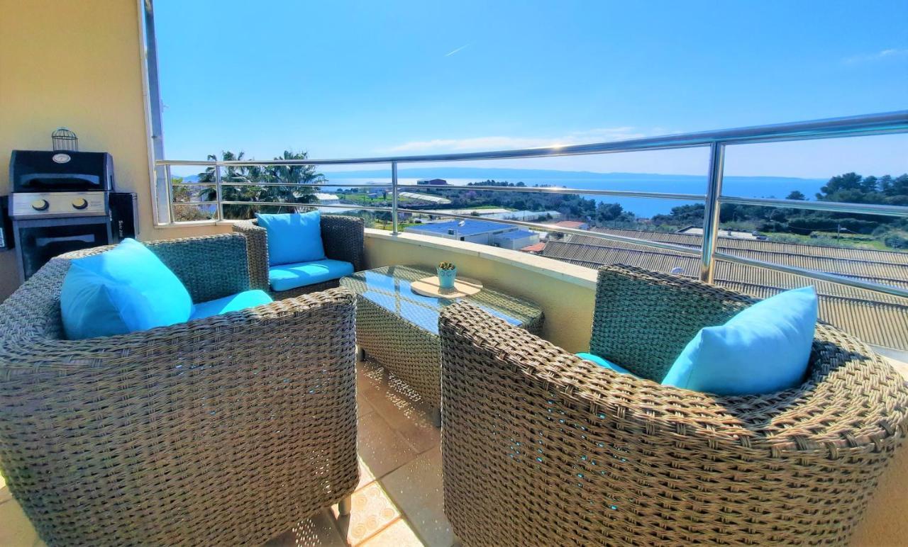 Sea View- Spacious Apartment With Shared Pool Split Exterior photo