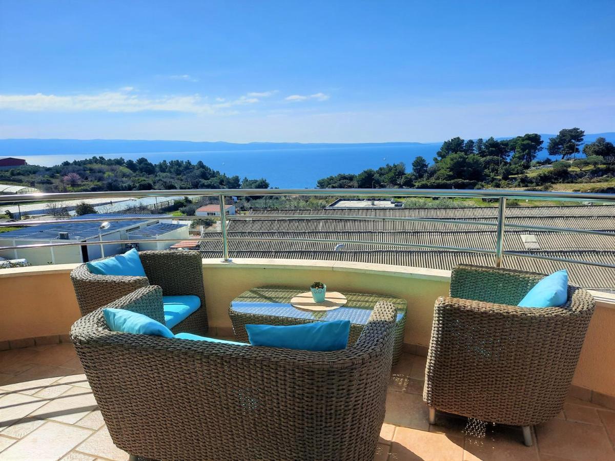 Sea View- Spacious Apartment With Shared Pool Split Exterior photo