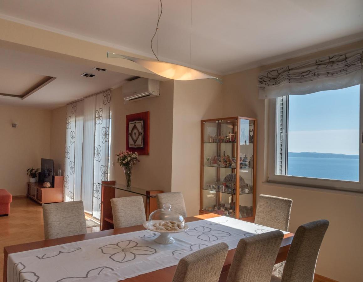 Sea View- Spacious Apartment With Shared Pool Split Exterior photo
